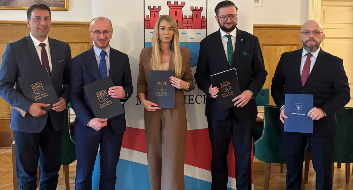 Spotkanie samorządowców w Urzędzie Miasta w Nowym Dworze Mazowieckim w sprawie przebudowy wału wzdłuż Wisły (fot. Burmistrz Sebastian Sosiński/Facebook)