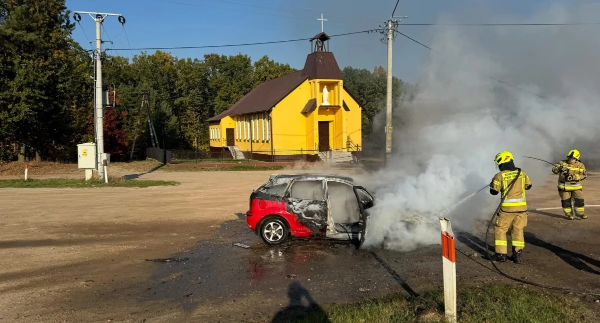 Pożar samochodu osobowego w Starym Orzechowie (fot. OSP Pomiechówek)