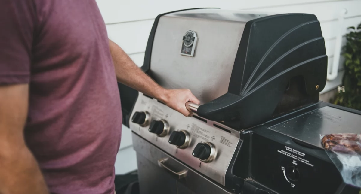Grill gazowy fot.  Erik Mclean