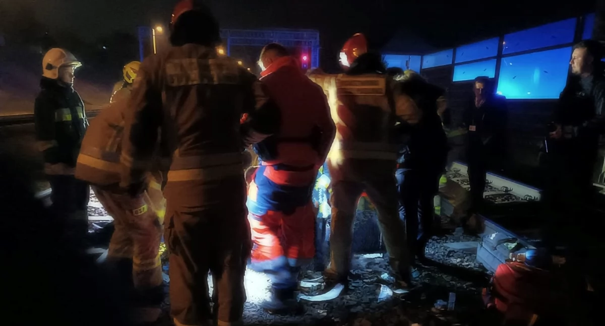 Potrącenie mężczyzny przez pociąg na stacji Modlin (fot. KP PSP w Nowym Dworze Mazowieckim)