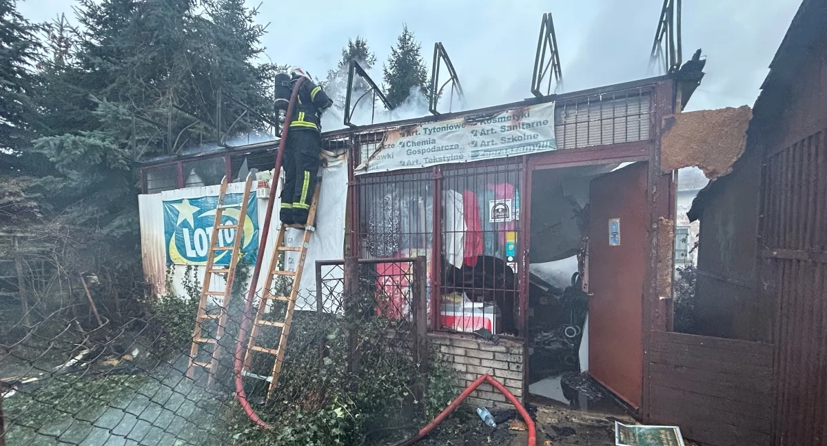 Pożar sklepu w Nowych Pieścirogach (fot. KP PSP w Nowym Dworze Mazowieckim)