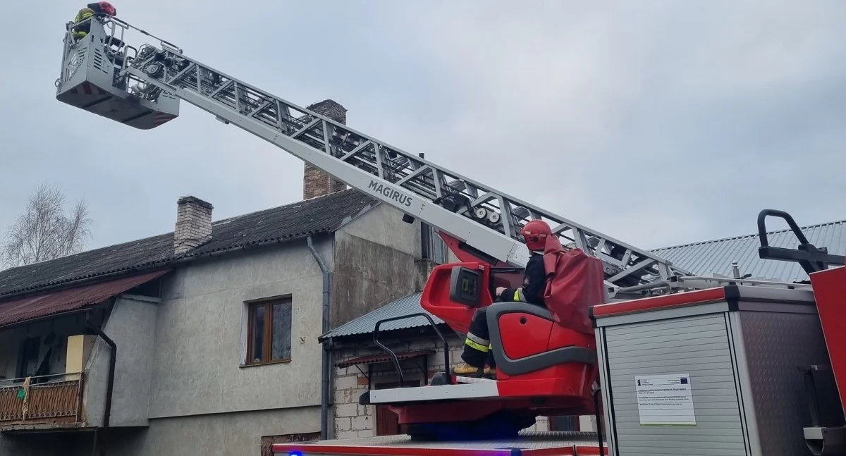 Pożar sadzy w domu w Cegielni Psuckiej (fot. KP PSP w Nowym Dworze Mazowieckim)