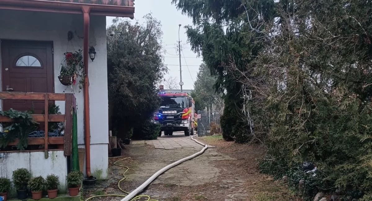 Pożar kotłowni w budynku gospodarczym w Łomnej (fot. KP PSP w Nowym Dworze Mazowieckim)