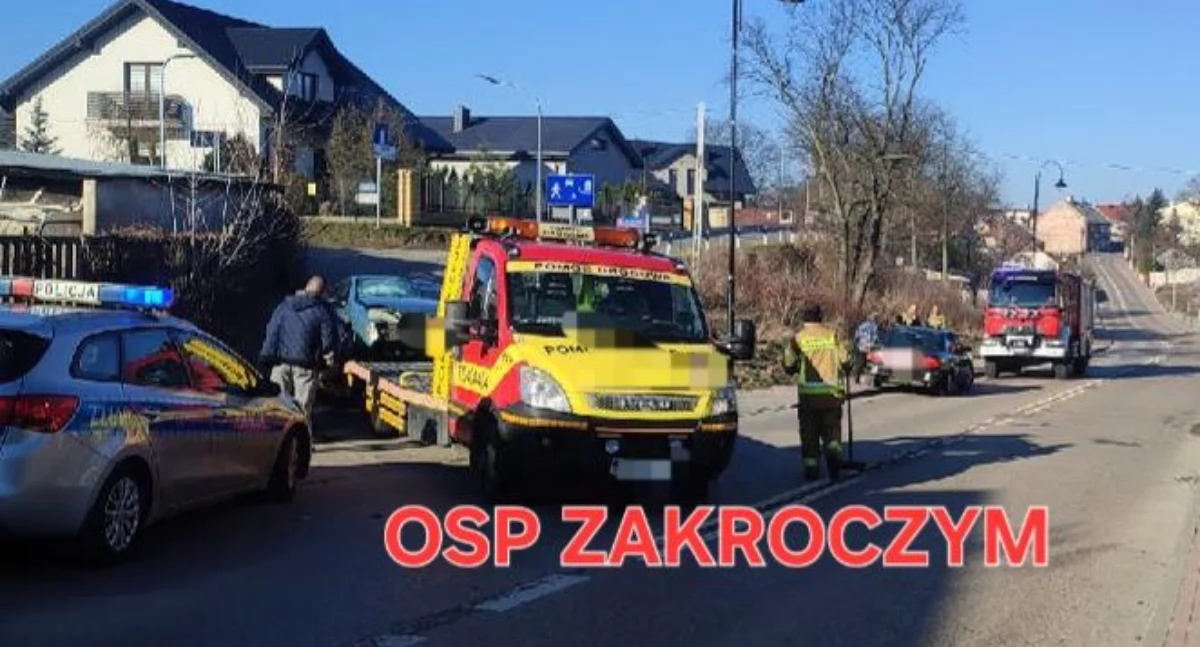 Zderzenie Audi i Forda w Zakroczymiu (fot. OSP Zakroczym)