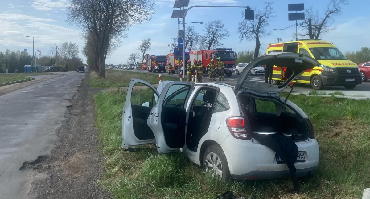 Zderzenie dwóch samochodów osobowych na trasie S7 w miejscowości Łomna (fot. KP PSP w Nowym Dworze Mazowieckim)