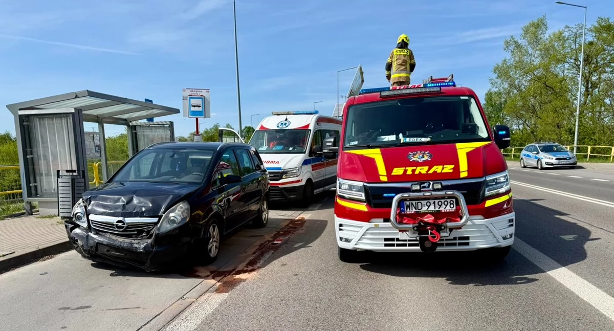 Zderzenie Suzuki i Opla na Morawicza (fot. KP PSP w Nowym Dworze Mazowieckim)