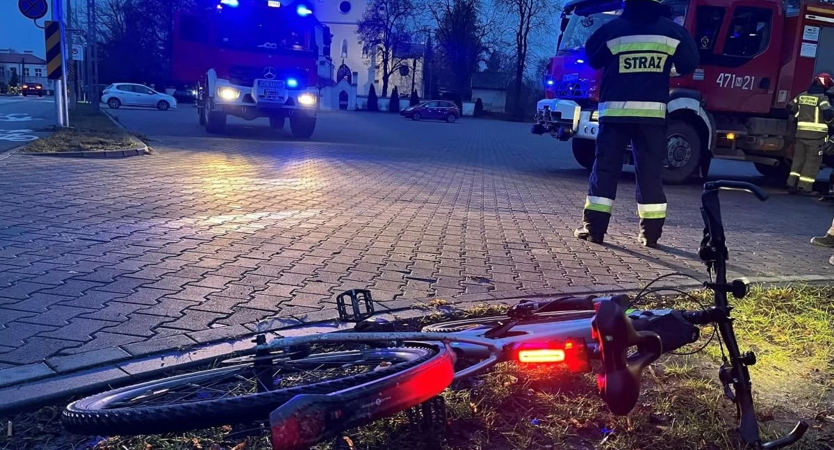 Potrącenie rowerzysty przez samochód (zdjęcie ilustracyjne, fot. KP PSP w Legionowie)