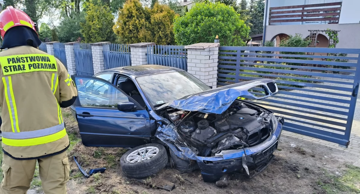 Zderzenie Volkswagena i BMW w Małej Wsi przy Drodze (fot. KP PSP w Nowym Dworze Mazowieckim)