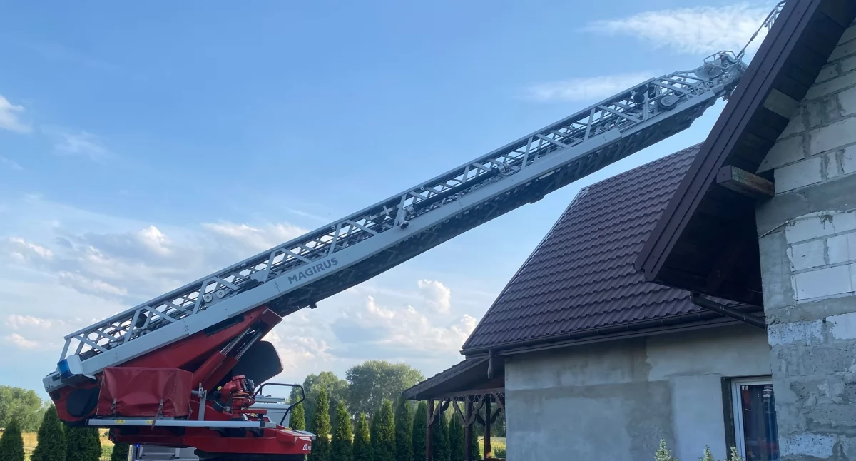 Pożar sadzy w kominie na posesji w Małej Wsi przy Drodze (fot. KP PSP w Nowym Dworze Mazowieckim)