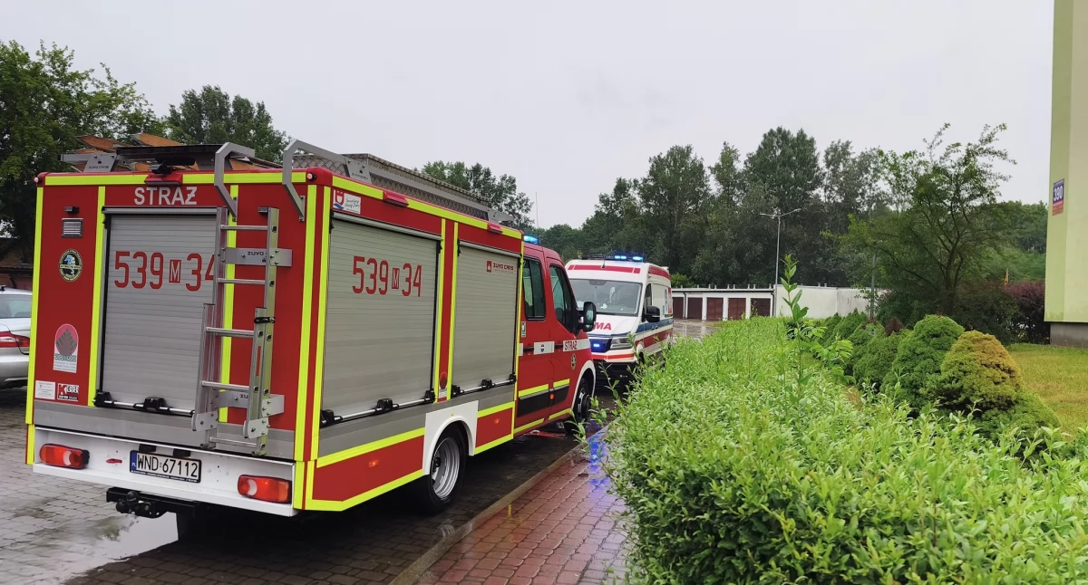 Interwencja służb ratowniczych w bloku przy Ledóchowskiego (fot. OSP Ratownictwo Wodne)