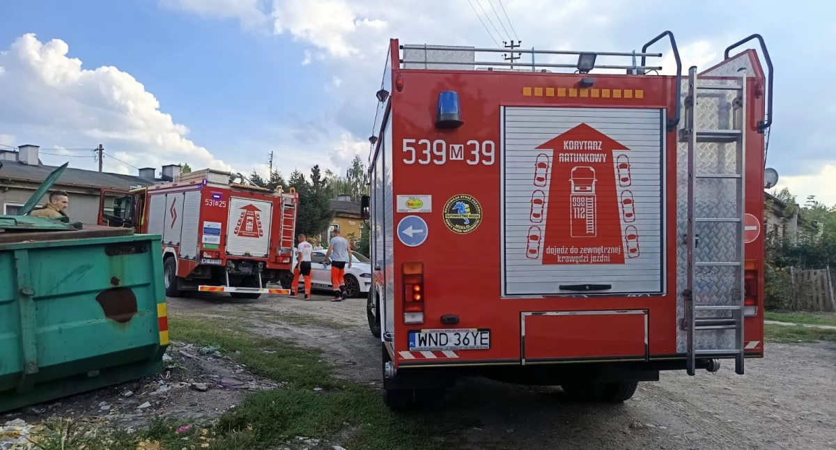 Interwencja służb ratowniczych w budynku wielorodzinnym przy ulicy Generała Wiktora Thommee (fot. OSP Ratownictwo Wodne)