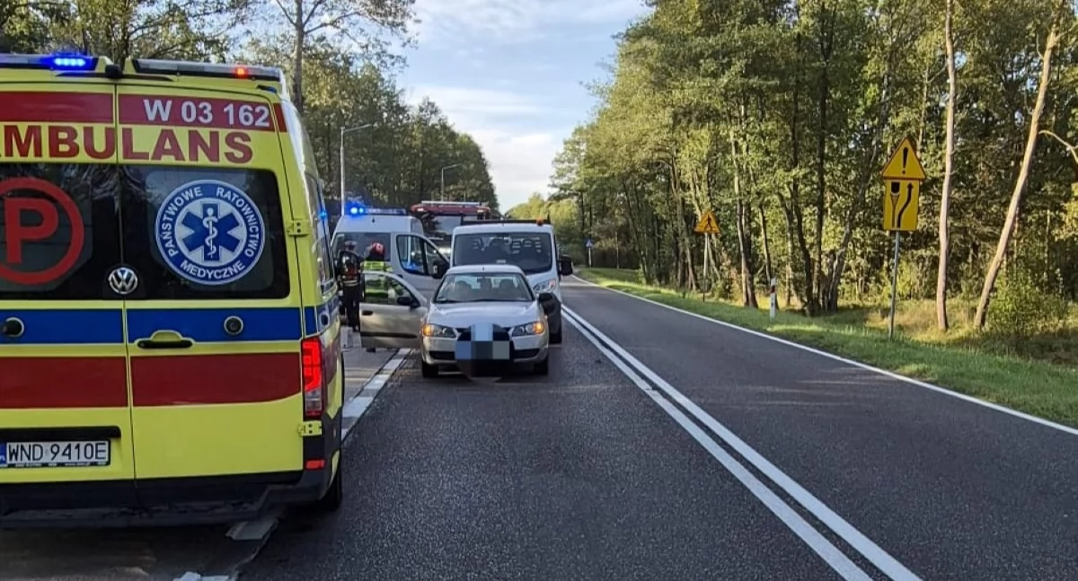 Zderzenie dwóch aut na DW 579 w Sowiej Woli (fot. KP PSP w Nowym Dworze Mazowieckim)