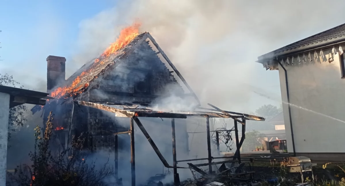 Pożar budynku gospodarczego w Stanisławowie (fot. KP PSP w Nowym Dworze Mazowieckim)