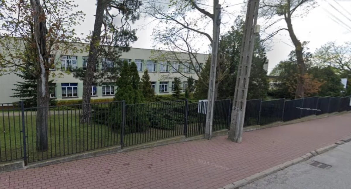  Ulica Szkolna w Nowym Dworze Mazowieckim, fot. https://www.google.com/maps 