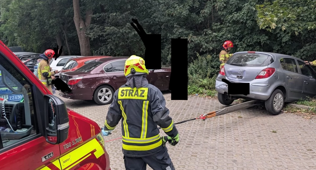 Zderzenie dwóch aut na Obwodowej w Nowym Dworze Mazowieckim (fot. KP PSP w Nowym Dworze Mazowieckim)