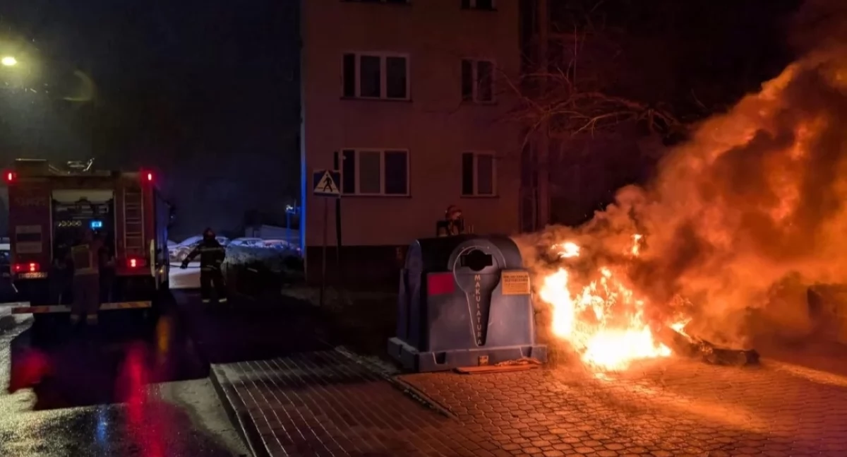 Pożar pojemników na odpady (zdjęcie ilustracyjne, fot. KP PSP w Nowym Dworze Mazowieckim)