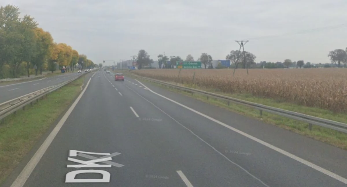 Trasa ekspresowa S7 w miejscowości Łomna-Las w gminie Czosnów, fot. www.google.com/maps