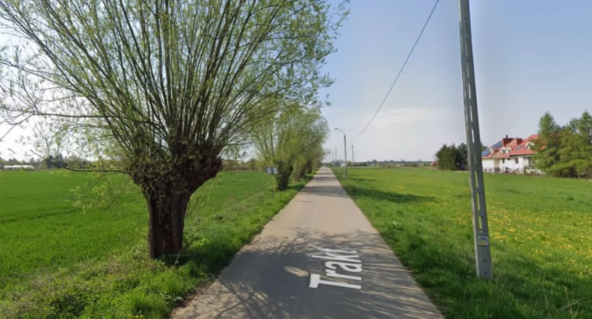Ulica Trakt w Kazuniu Polskim w gminie Czosnów, fot. www.google.com/maps