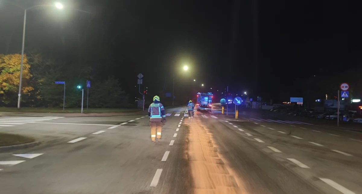 5-kilometrowa plama oleju na obwodnicy Nowego Dworu Mazowieckiego (fot. OSP Ratownictwo Wodne)