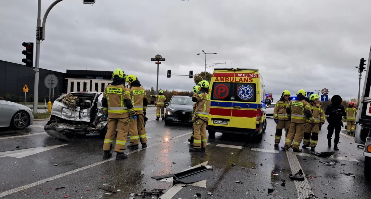 Zderzenie trzech pojazdów na trasie S7 w Palmirach (fot. OSP Łomna)