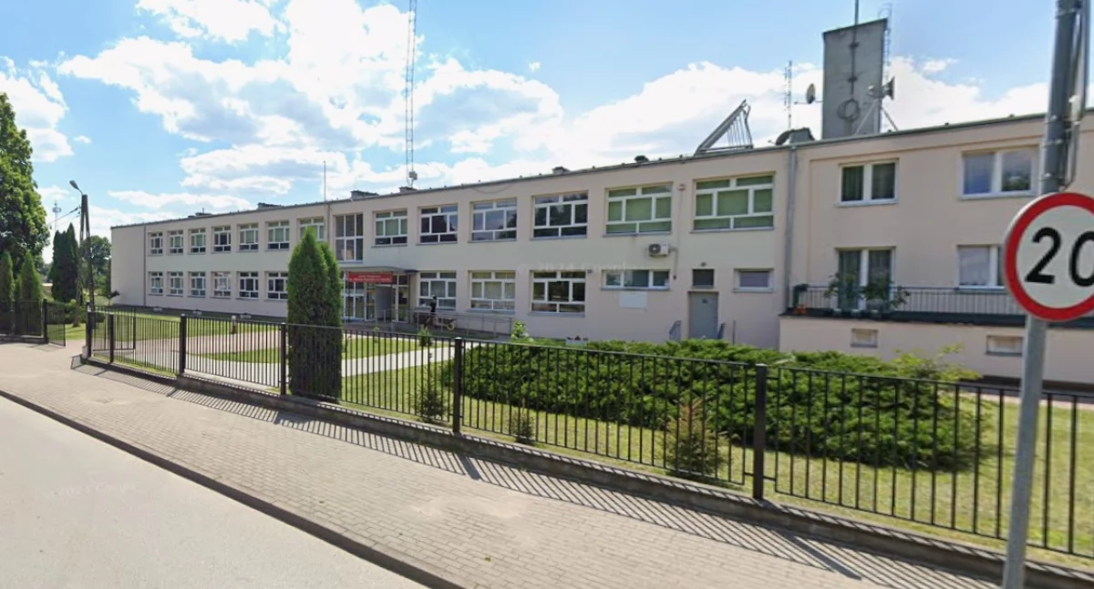 Szkoła Podstawowa w Cieksynie (fot. Google Maps)