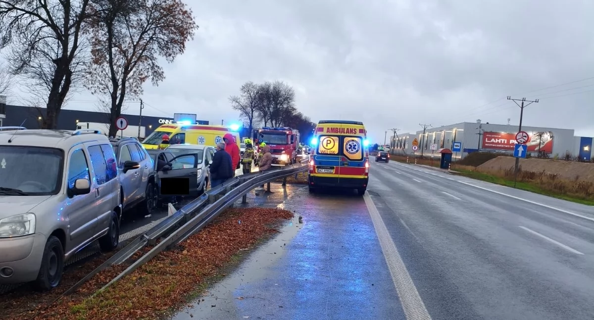 Zderzenie czterech aut na trasie S7 (fot. KP PSP w Nowym Dworze Mazowieckim)