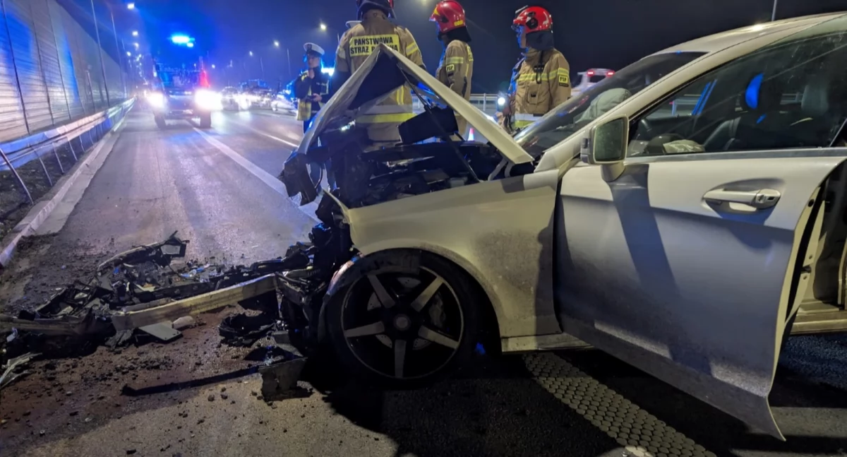 Zderzenie Mercedesa i Audi na trasie S7 w Kazuniu Nowym (fot. KP PSP w Nowym Dworze Mazowieckim)