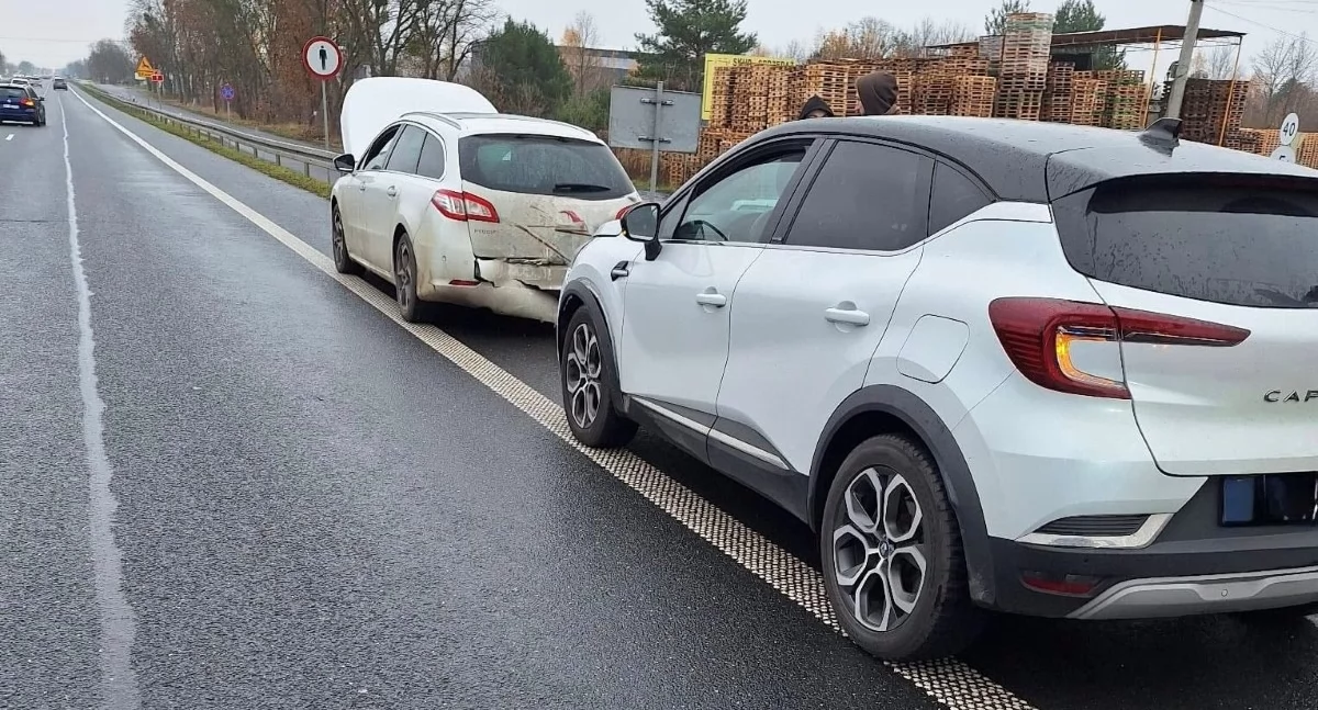 Zderzenie dwóch aut na trasie S7 (fot. KP PSP w Nowym Dworze Mazowieckim)