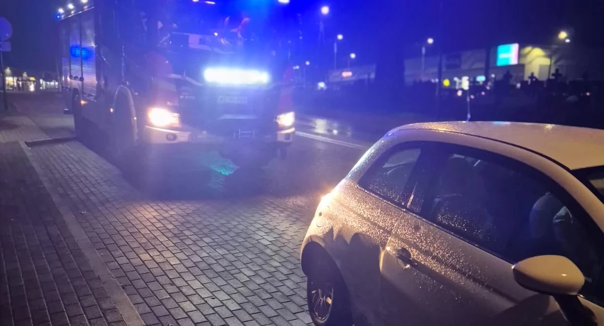 Zderzenie dwóch aut w Zakroczymiu (fot. KP PSP w Nowym Dworze Mazowieckim)