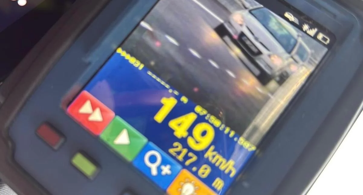 Służby, Piesi pasach telefonem kierowcy pędzący złamanie karku wykroczeń jeden dzień Policja podsumowuje akcję „Bezpieczny Pieszy” - zdjęcie, fotografia
