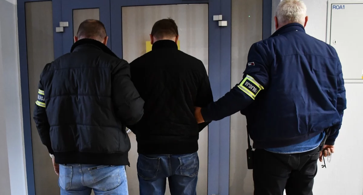 Historie kryminalne , „siódemce” Motocyklista uciekał przed policją sądowego zakazu - zdjęcie, fotografia