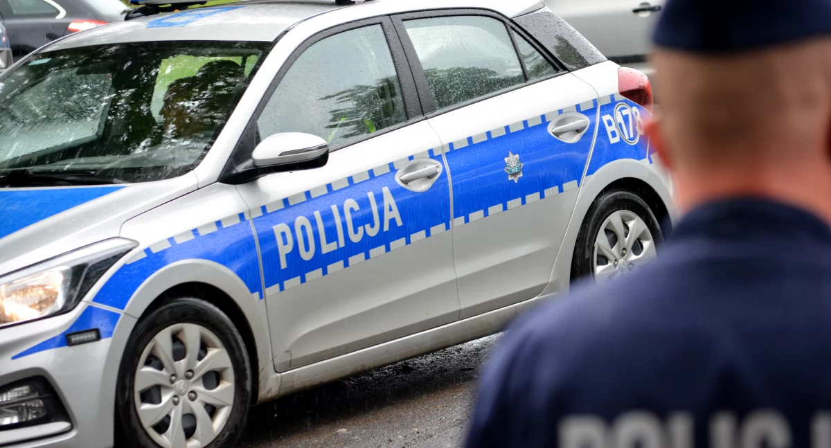 Historie kryminalne , Nietrzeźwa ciężarna zatrzymana przez policję aucie znaleziono narkotyki - zdjęcie, fotografia