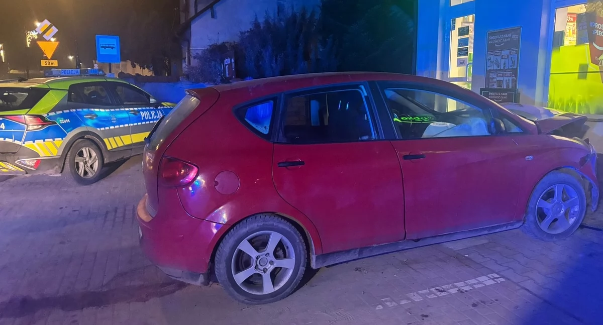 Wypadki drogowe, Nietrzeźwy latek wjechał autem budynek sklepu potem uciekał przed policją Grozi więzienia - zdjęcie, fotografia