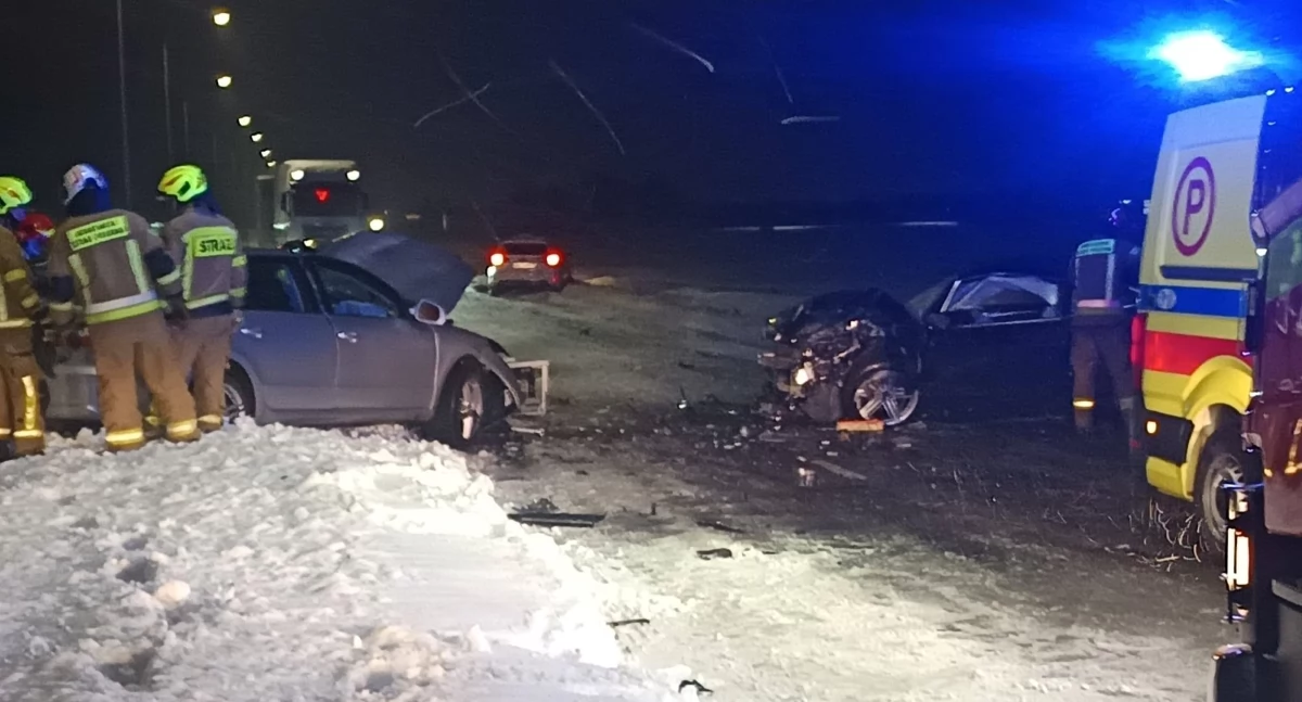 Zderzenie czterech aut w Zakroczymiu na Doranta (fot. OSP Ratownictwo Wodne)