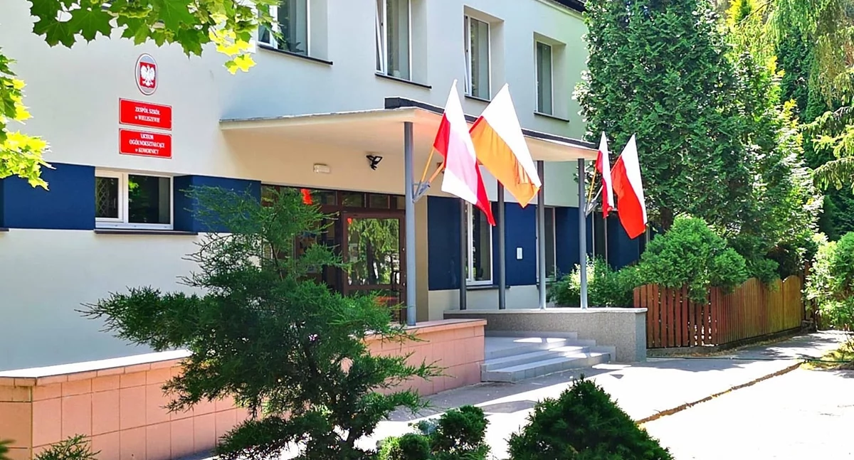 Liceum mundurowe w Komornicy w gminie Wieliszew w powiecie nowodworskim, fot. KN archiwum