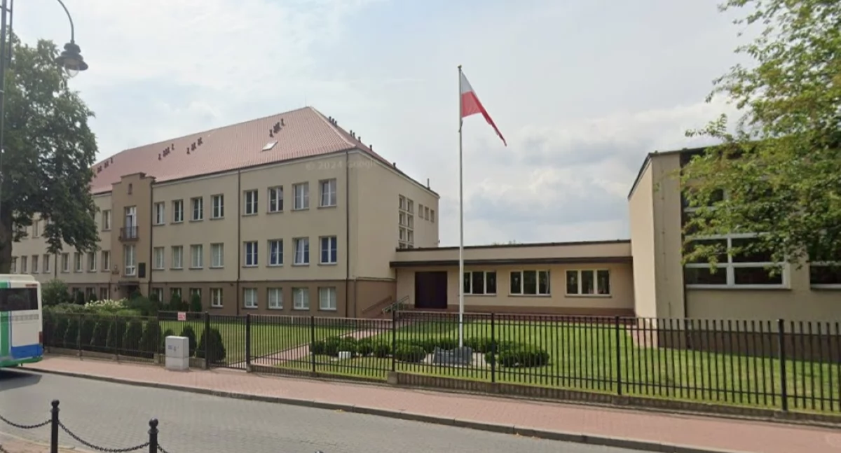 Szkoła Podstawowa im. Pomnik Wdzięczności w Zakroczymiu (fot. Google Maps)