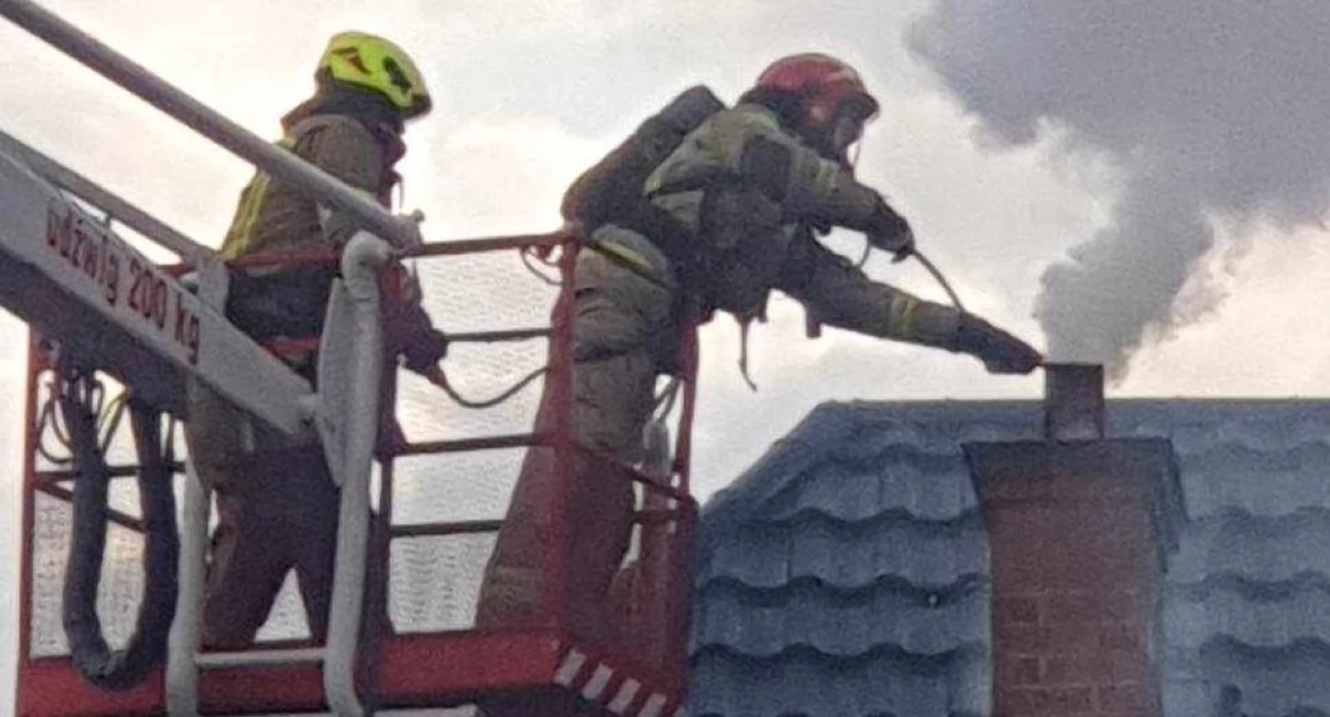 Pożary, Nasielsk Pożar sadzy Mazewie Dworskim “B” miejscu interweniowały cztery zastępy straży pożarnej - zdjęcie, fotografia
