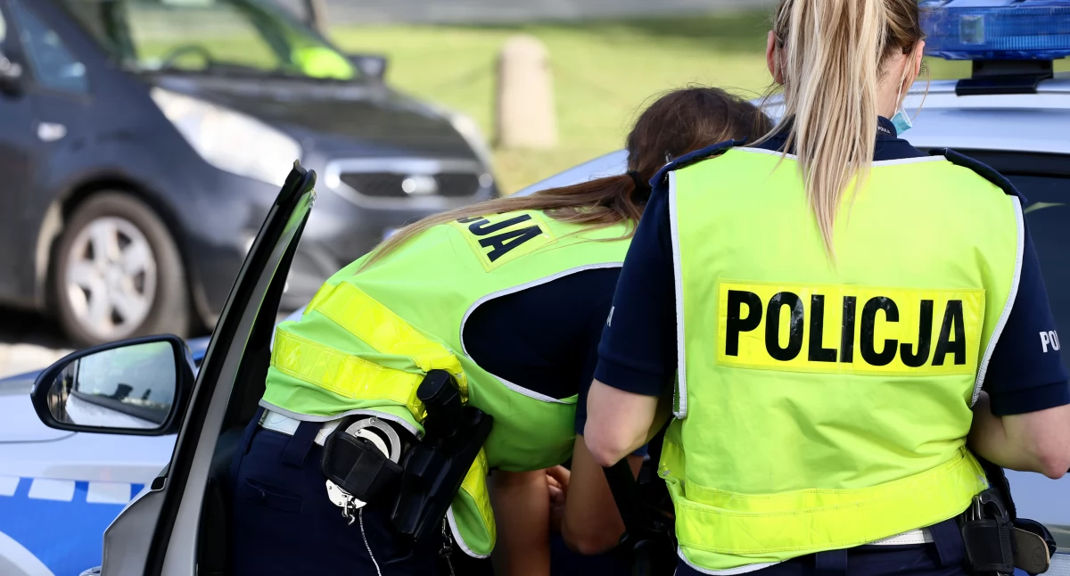 Służby, Kolejni poszukiwani rękach policji latek narkotyki jazdę alkoholu wykroczenia drogowe przestępstwa wobec funkcjonariuszy - zdjęcie, fotografia