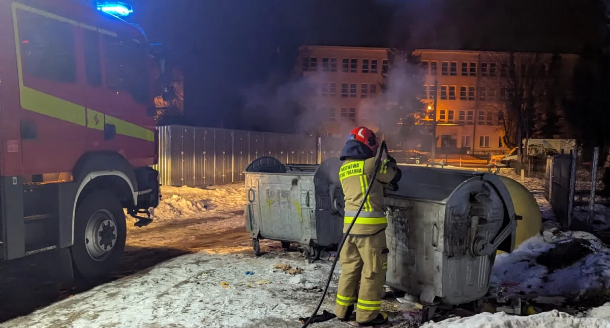 Pożary śmietników przy Bohaterów Modlina (fot. KP PSP w Nowym Dworze Mazowieckim)