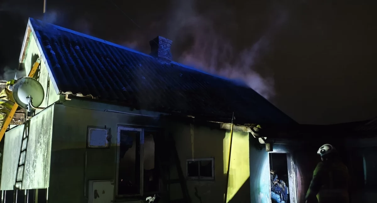 Tragiczny pożar w Łomnie (fot. KP PSP w Nowym Dworze Mazowieckim)