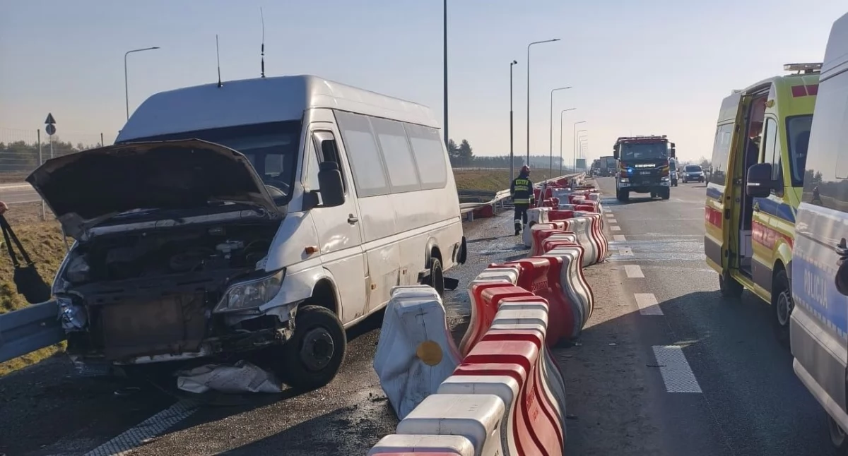 Kolizja na trasie S7 w Zakroczymiu (fot. KP PSP w Nowym Dworze Mazowieckim)