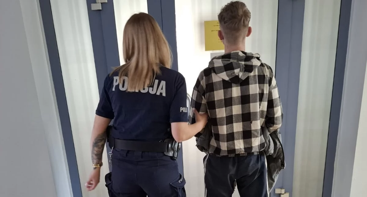 Historie kryminalne , Policjant drodze służbę zatrzymał pijanego kierowcę! Mogło dojść tragedii - zdjęcie, fotografia