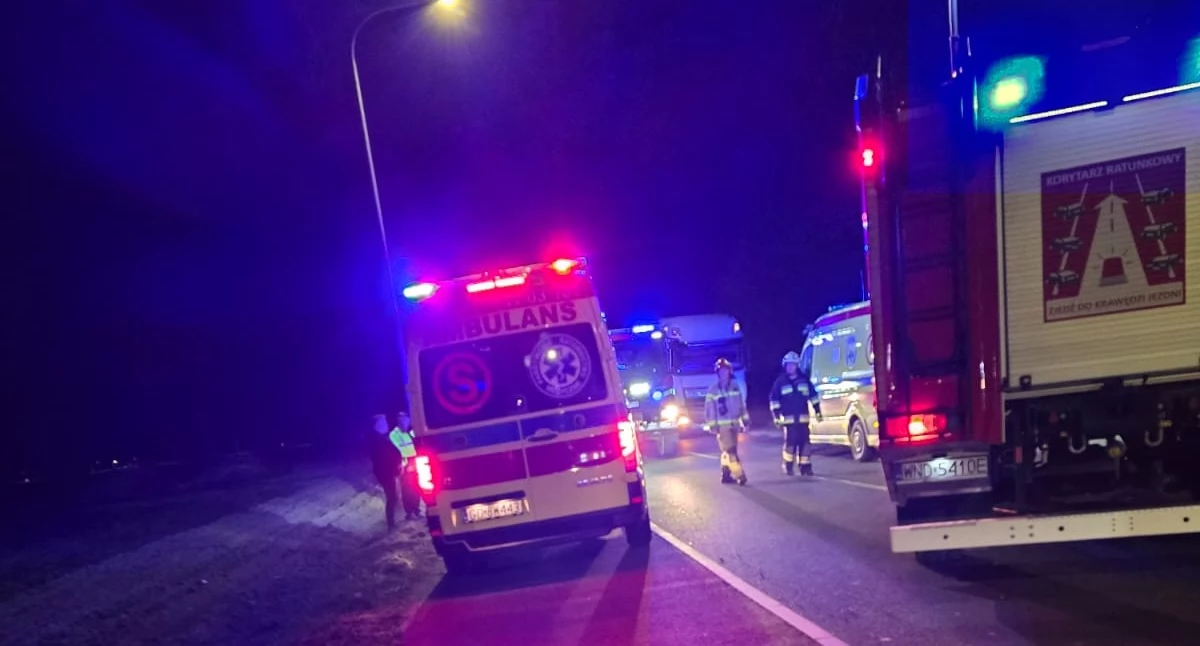 Zderzenie dwóch aut na ul. Doranta w Zakroczymiu (fot. KP PSP w Nowym Dworze Mazowieckim)