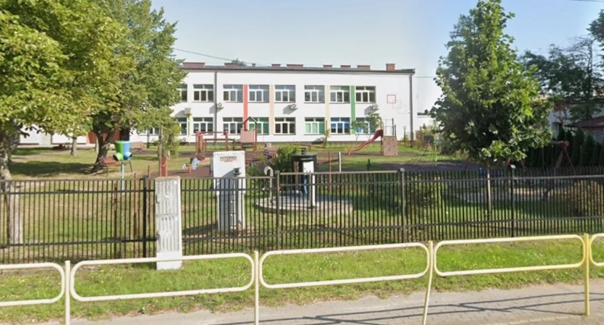 Szkoła Podstawowa w Małocicach (fot. Google Maps)