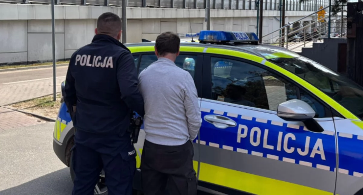 Piłka nożna, Alimenciarz zatrzymany powrocie kraju Ukrywał przed policją łazience - zdjęcie, fotografia