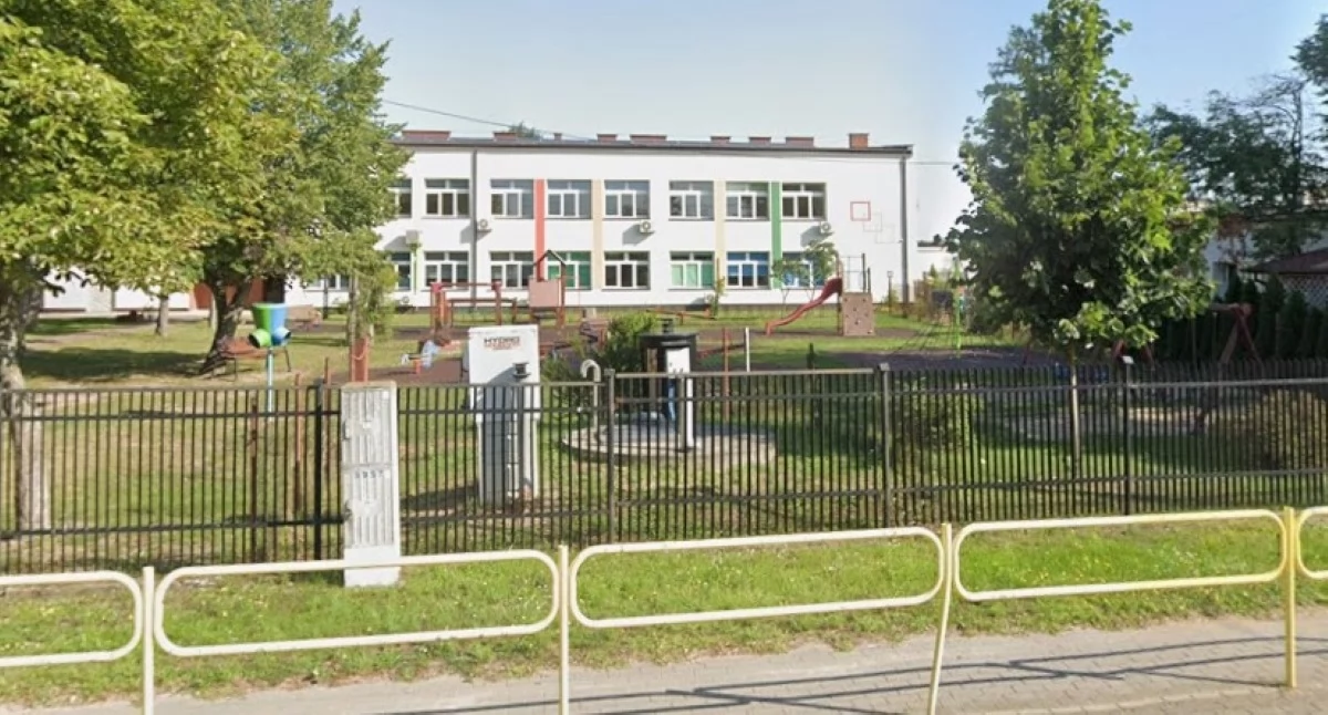Szkoła Podstawowa w Małocicach (fot. Google Maps)