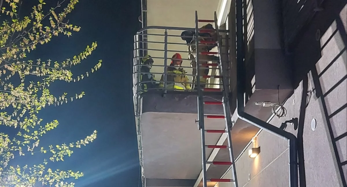 Wejście siłowe do mieszkania przy ulicy Przejazd (fot. KP PSP w Nowym Dworze Mazowieckim)