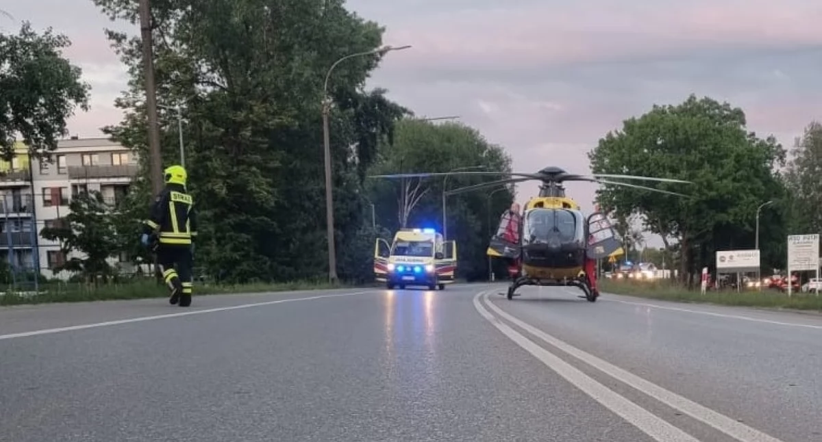 Potrącenie nastolatków na przejściu dla pieszych w Nowym Dworze Mazowieckim (fot. KP PSP w Nowym Dworze Mazowieckim)