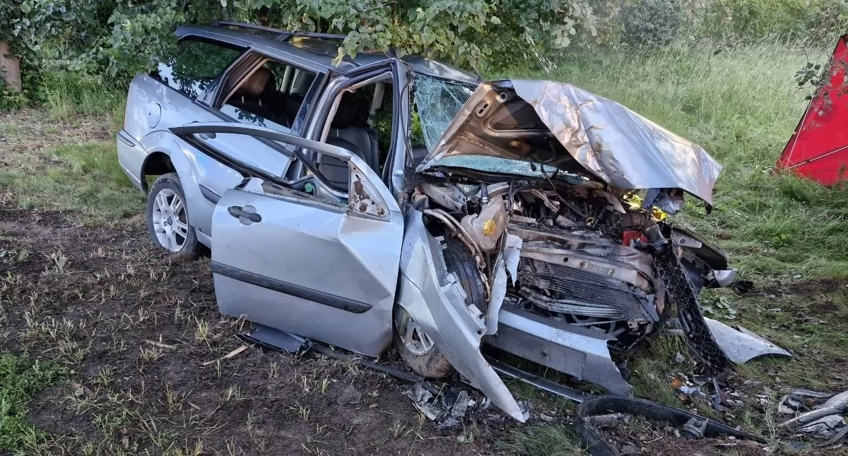 Wypadki drogowe, Kierująca Fordem zginęła miejscu Policja pilnie szuka świadków dramatycznego wypadku - zdjęcie, fotografia
