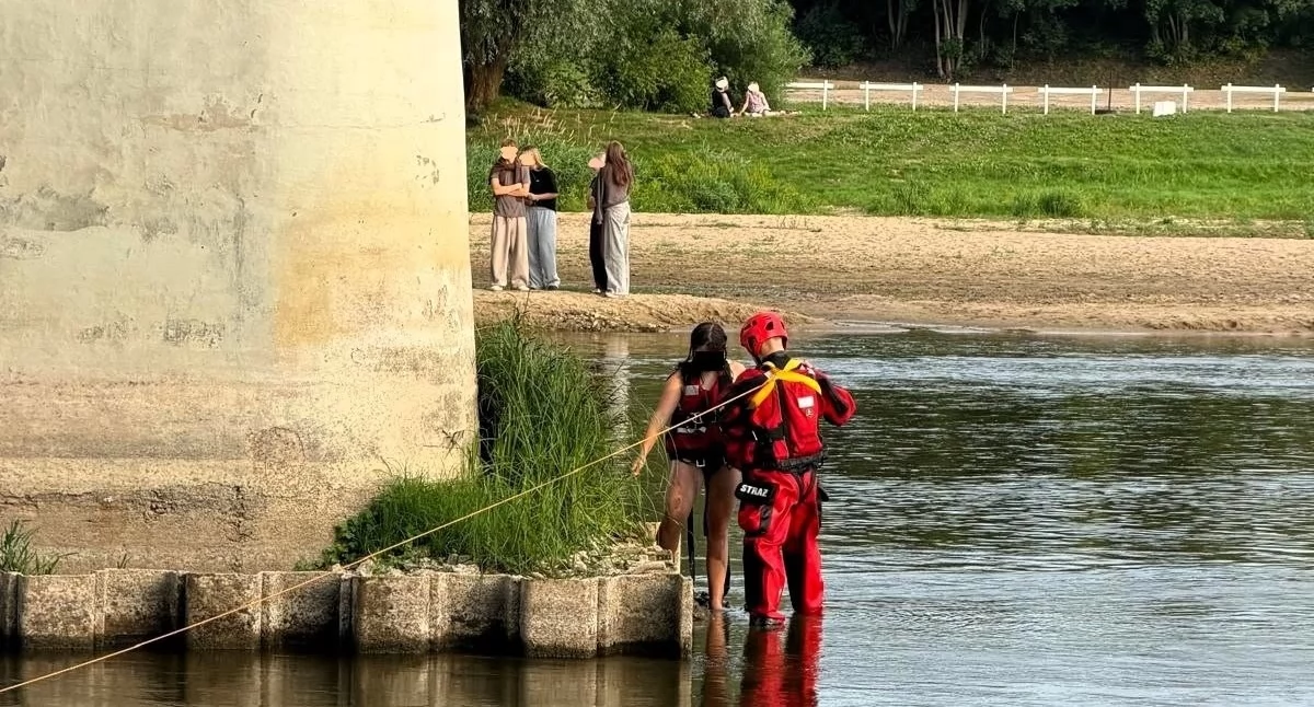 Interwencja strażaków na rzece Bug w Wyszkowie (fot. KP PSP w Wyszkowie)